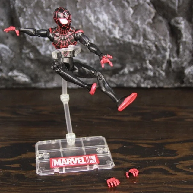Estátua Miles Morales